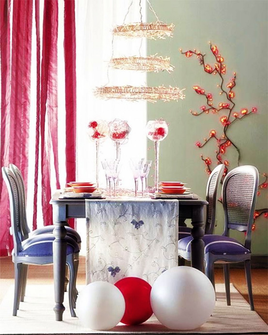 Christmas Table Decorating Ideas in Table