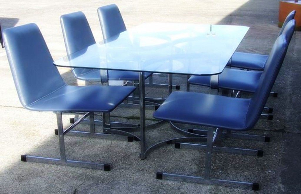 Great Looking Retro Dining Table With Chairs in Table