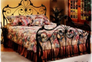 1600x1212px Metal Bed With Beautiful With Scroll Work Picture in Bedroom