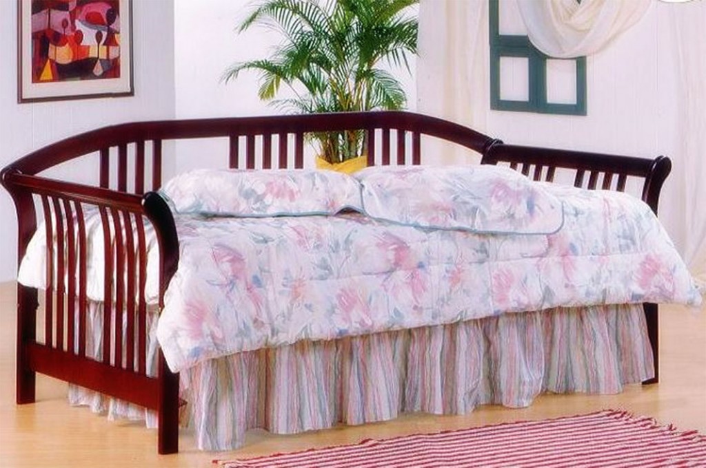 Neat Looking Daybed With Pullout Trundle in Bedroom