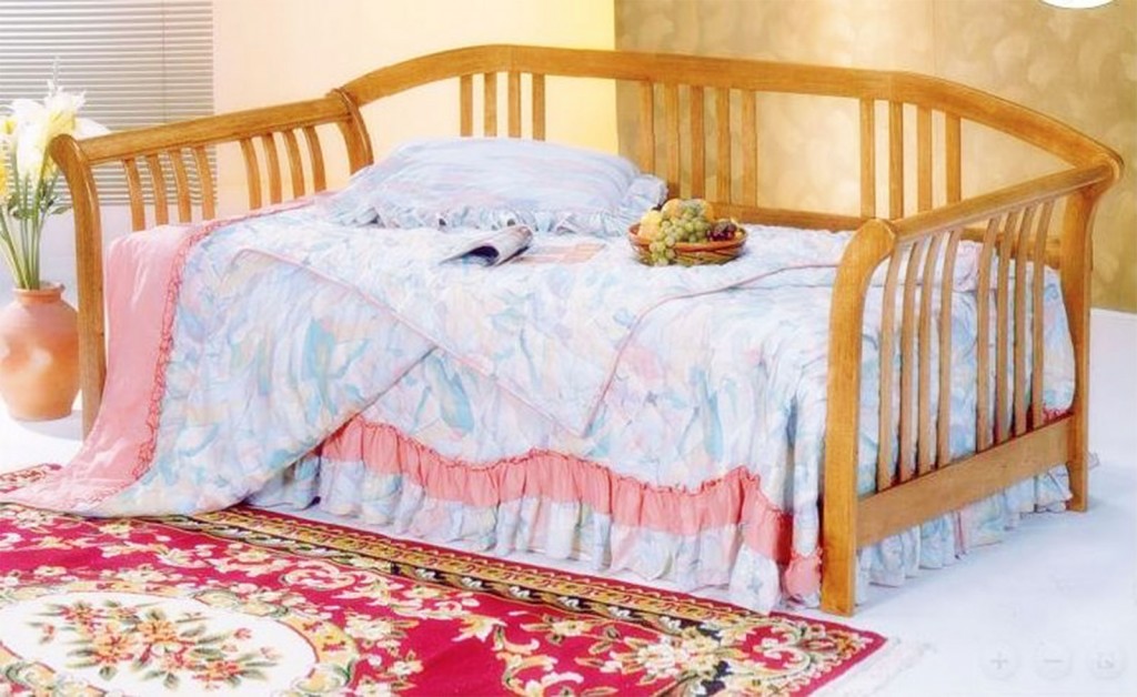 Slats Frame Daybed With Floral Frilly Duvet in Bedroom