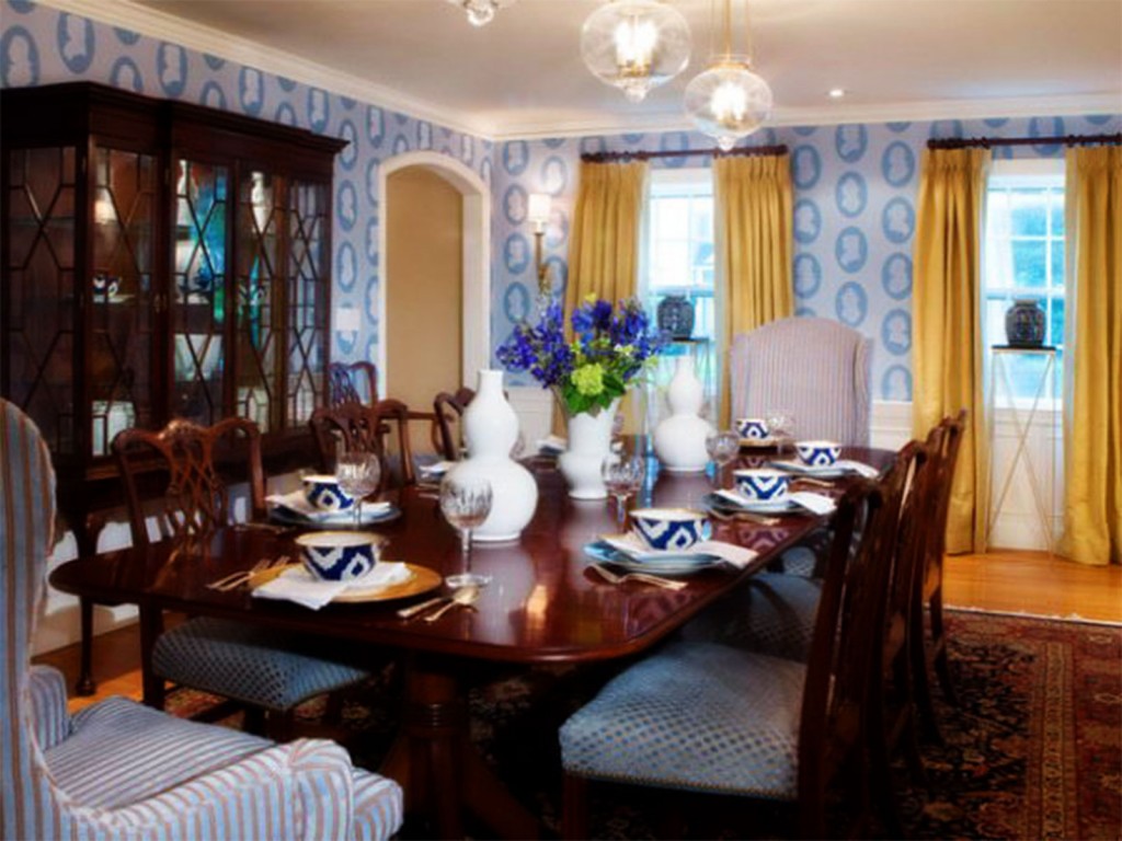 Traditional Style Interiors.Dining Room Wallpaper in Kitchen
