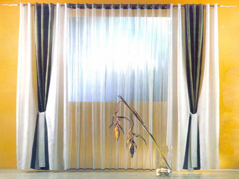 Curtains Over Blinds in Curtain