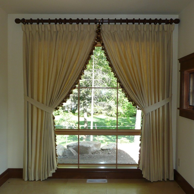 Victorian Curtains in Curtain