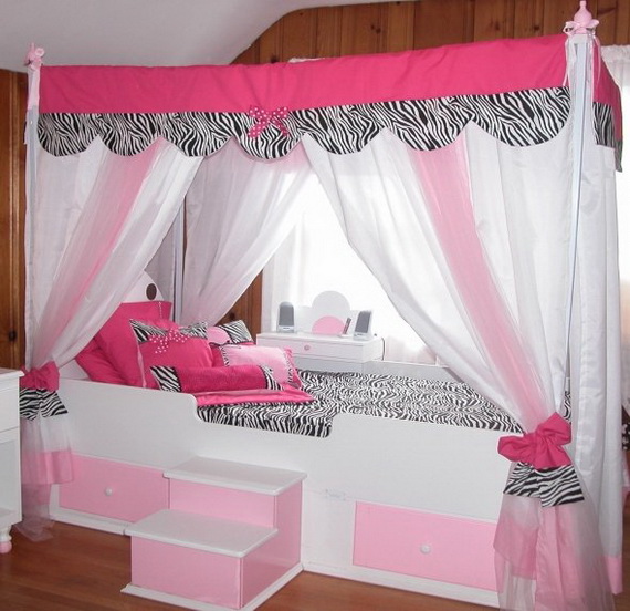Canopy Bed With Curtains in Curtain