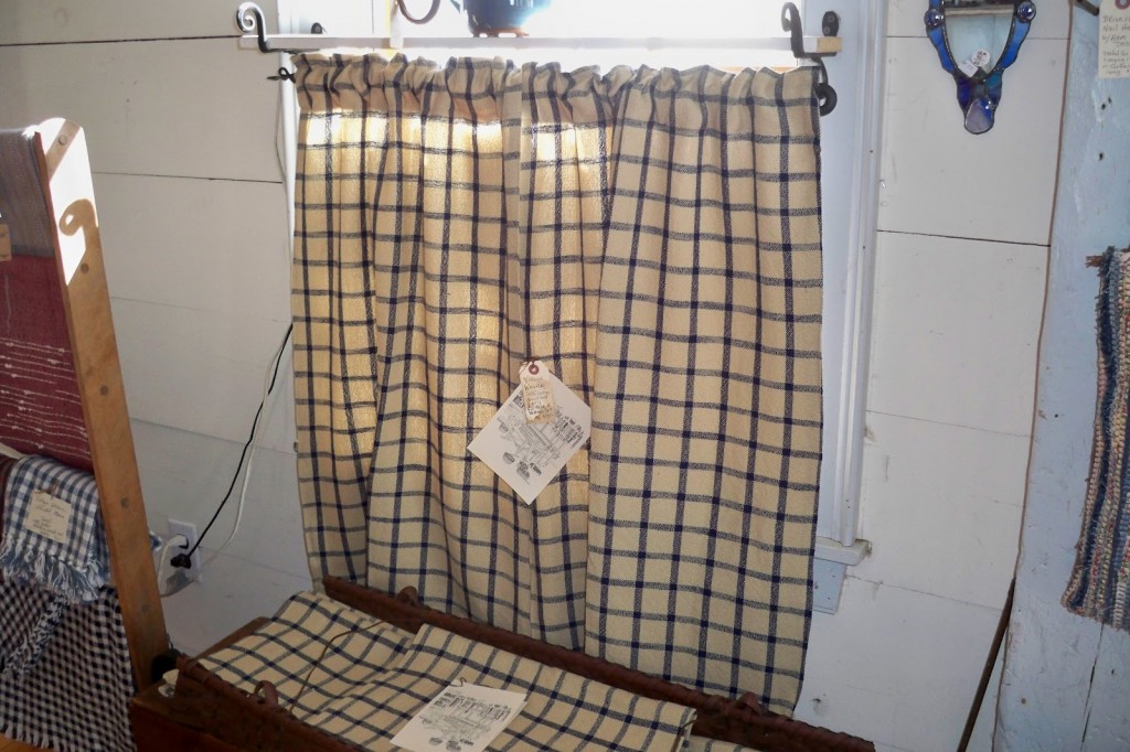 Colonial Curtains in Curtain