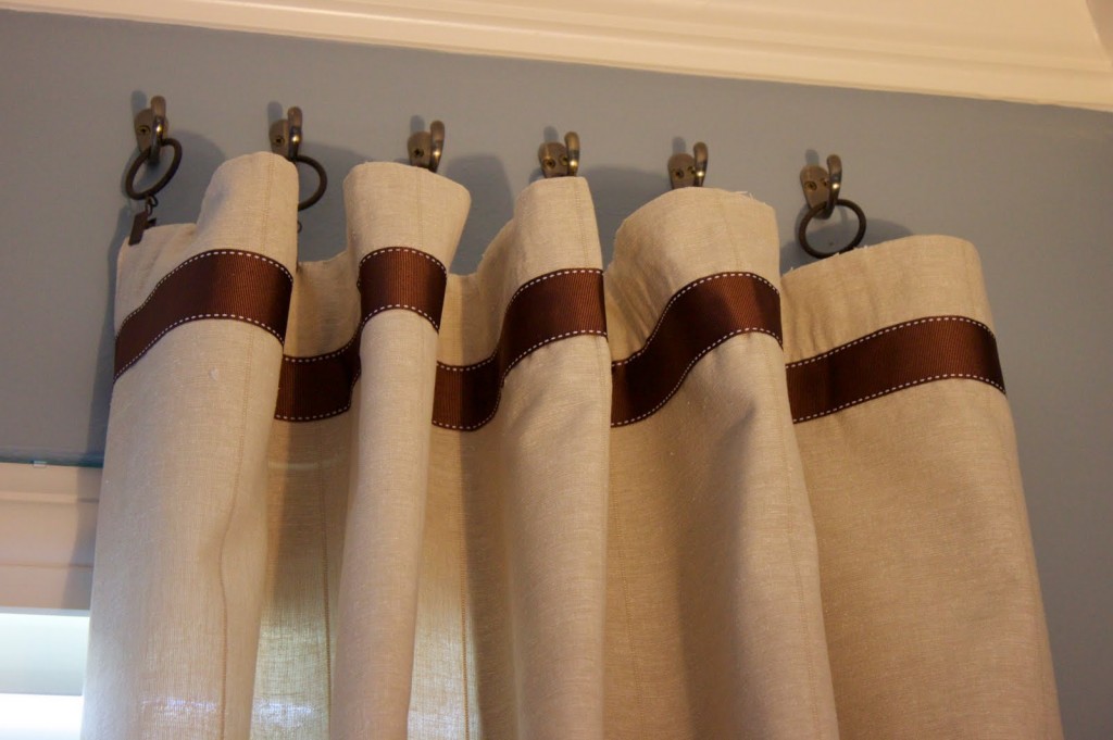 Curtain Hooks With Clips in Curtain