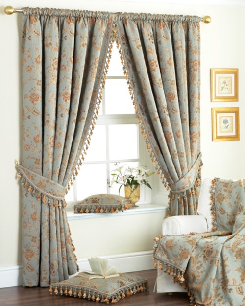 Stylish Curtains in Curtain