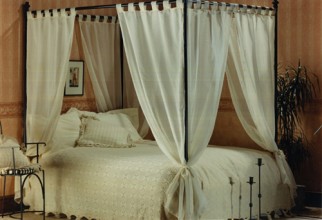 500x392px Beds With Curtains Picture in Curtain