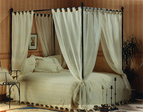Beds With Curtains in Curtain