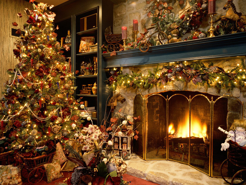 Christmas Fireplace Decorations in Fire Place