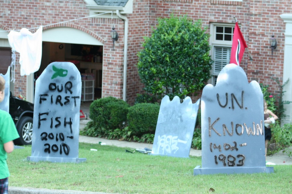 Easy Homemade Outdoor Halloween Decorations in inspiration