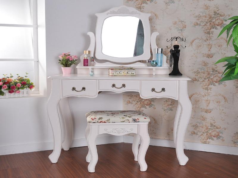 Makeup Table Ideas in Table