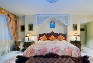 630x473px Moroccan Inspired Bedroom Picture in Bedroom