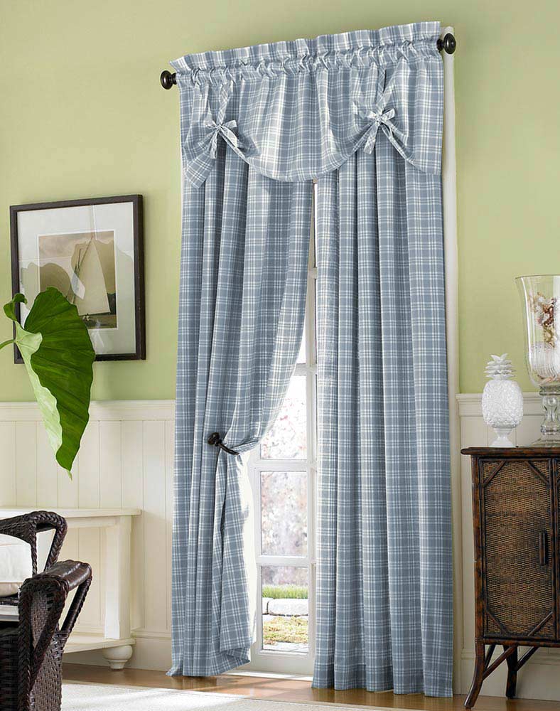 Plaid Country Curtains in Curtain