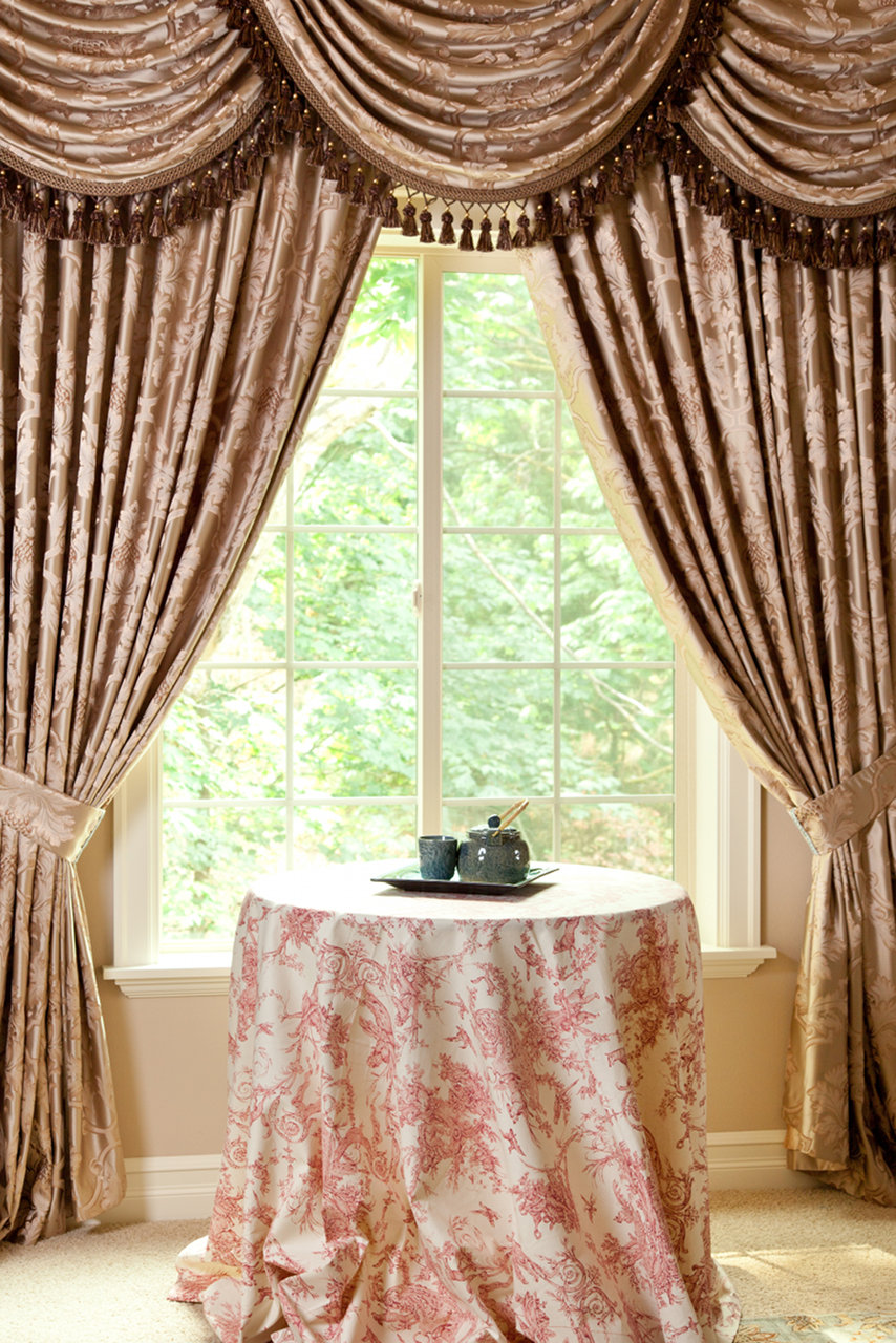 Swag Valance Curtains in Curtain