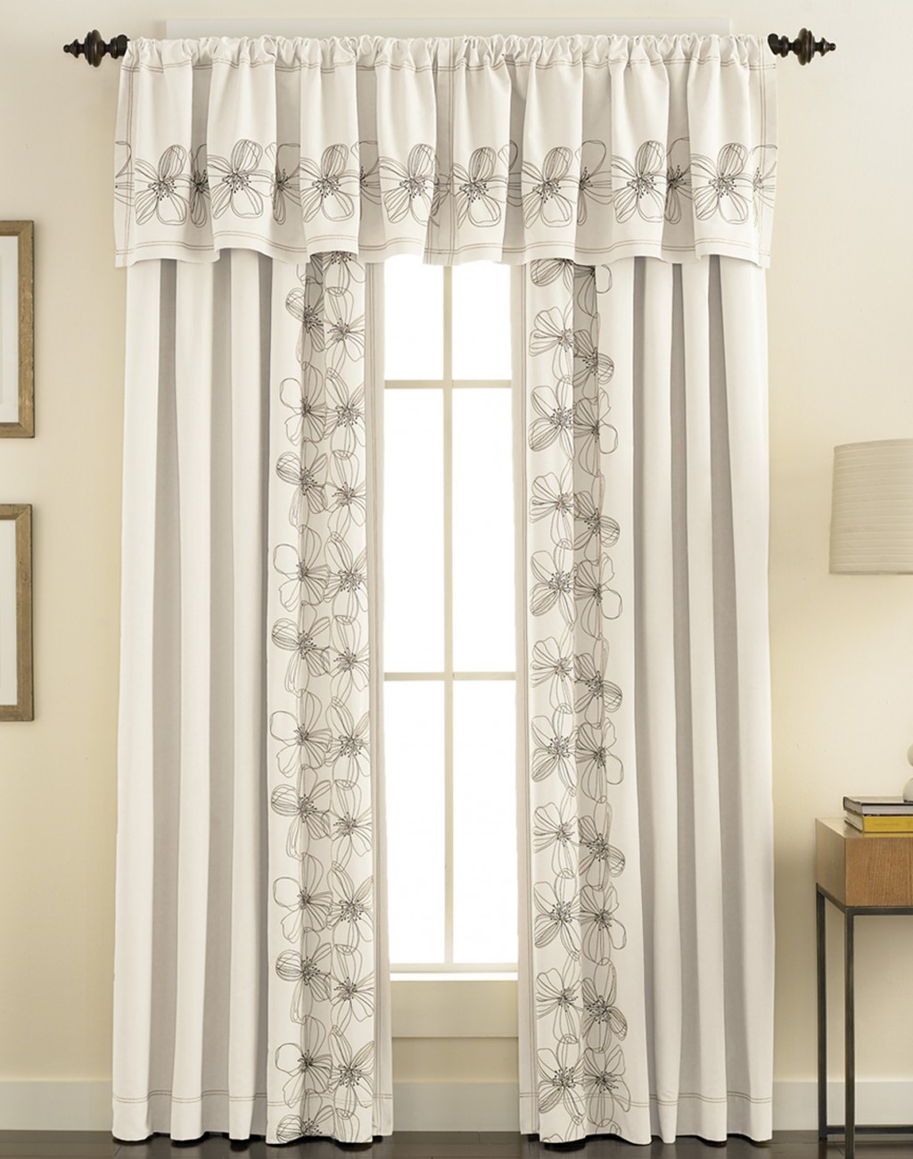 Valence Curtains in Curtain
