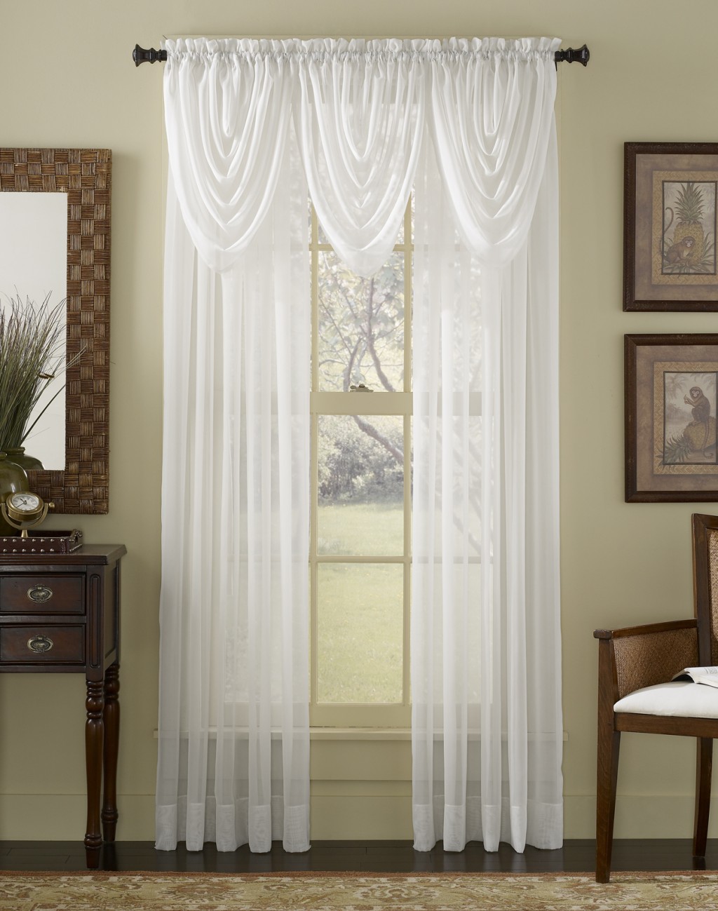 White Valance Curtains in Curtain