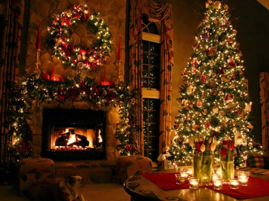 Awesome Christmas Decorations in Fire Place